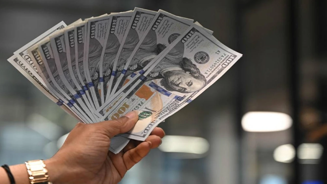 تراجع سعر صرف الدولار وسط ترقب نتائج محادثات أمريكا وإيران المرتقبة